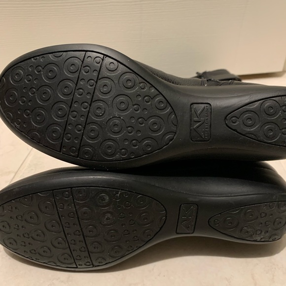 Anne Klein BNIB - black leather boots Sz 9 - Picture 2 of 13